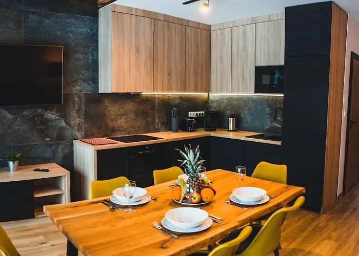 Pod Stokiem 200 M Do Kolejki Na Skrzyczne - 4*